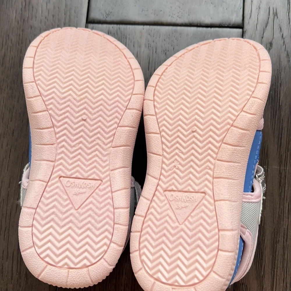 NWOT oshkosh bigosh washable shoes